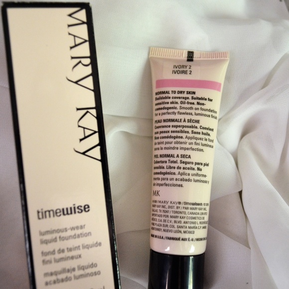 MARY KAY Timewise Luminous-wear Liquid Foundation - Picture 2 of 3